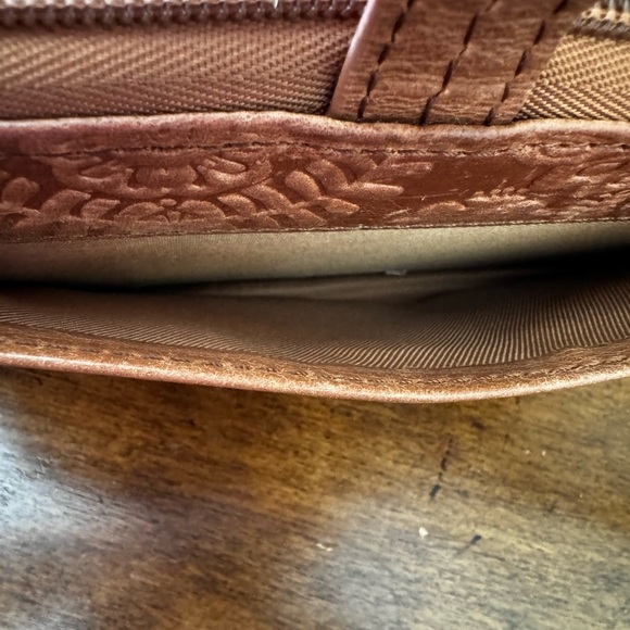 THE SAK Tobacco Iris Floral Embossed Leather Crossbody/Wallet/Wristlet - Picture 5 of 9